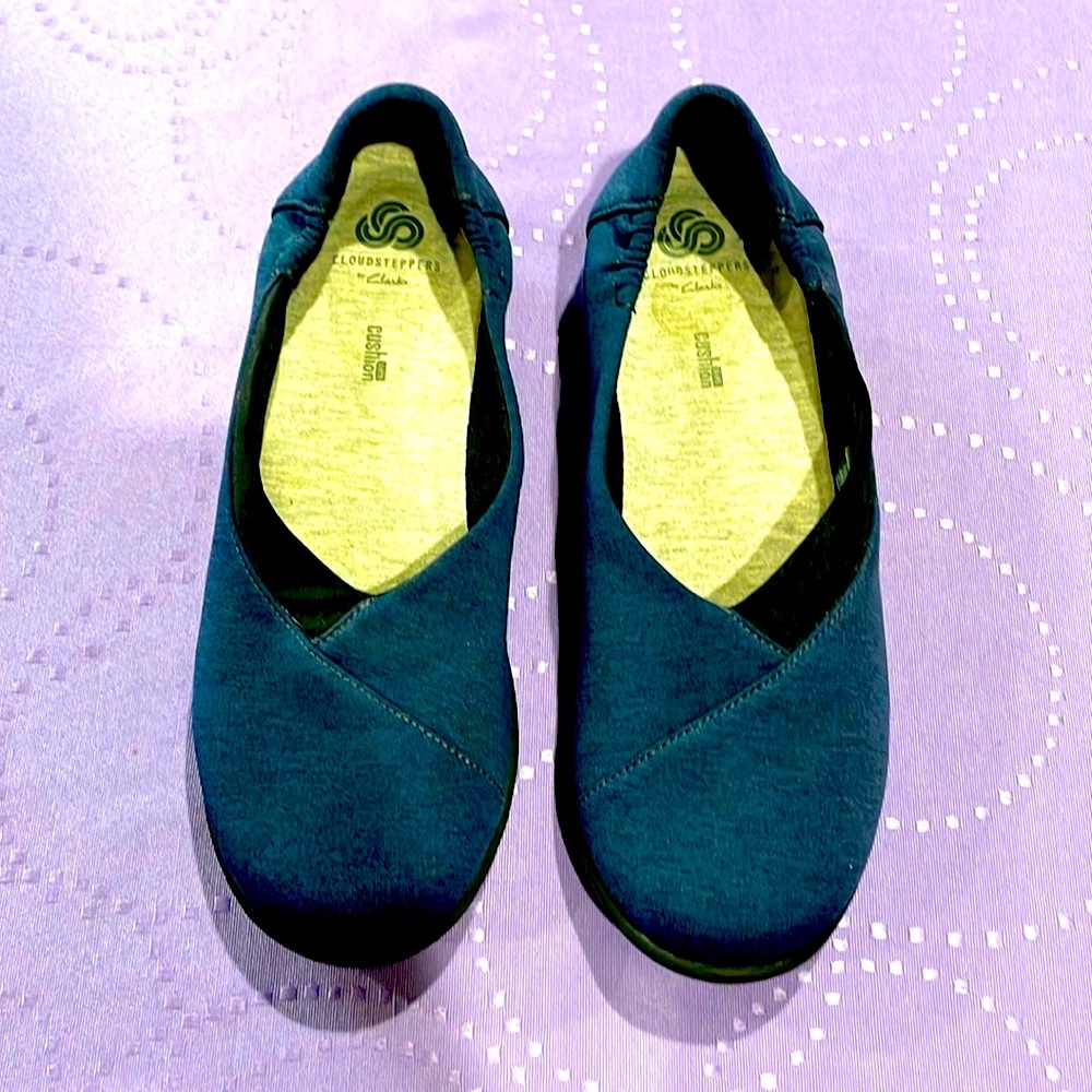 Cloudsteppers by Clarks Flats Soft Cushion Slip Ons Navy Blue Size 9